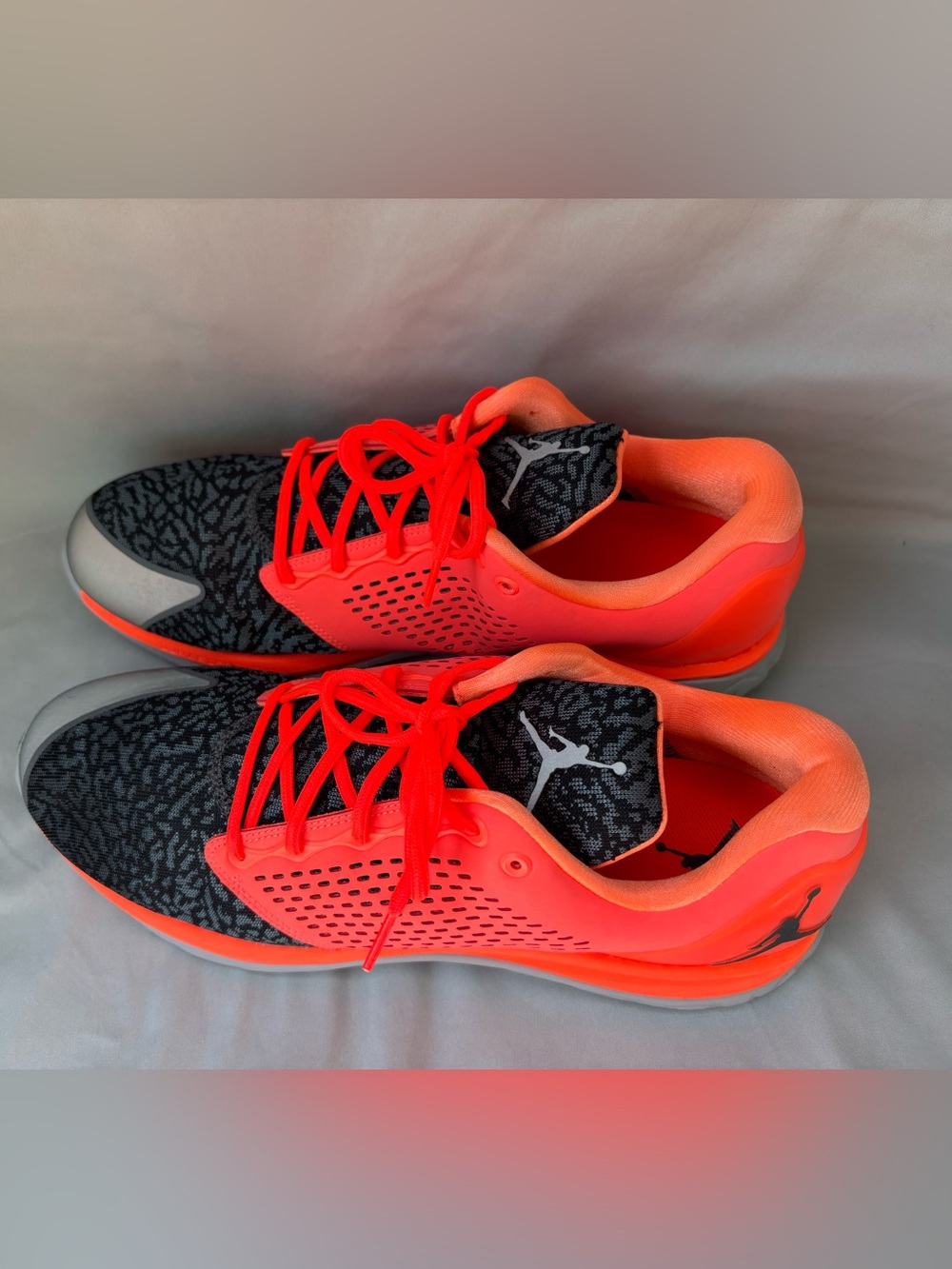 Jordan Men’s Bright Neon Orange Athletic Shoes Size 15 - Picture 2 of 16